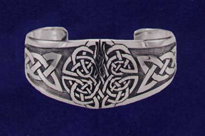 AvalonsTreasury.com: Bracelet with Magnificent Knot Pattern (Page: Bracelet with Magnificent Knot Pattern) [417 x 276 px]