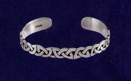 AvalonsTreasury.com: Bracelet with Slender Knot Pattern (Page: Bracelet with Slender Knot Pattern) [453 x 280 px]