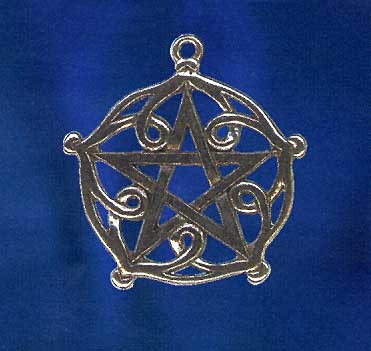 AvalonsTreasury.com: Pentagram of Brisingamen (Page: Pentagram of Brisingamen) [371 x 351 px]
